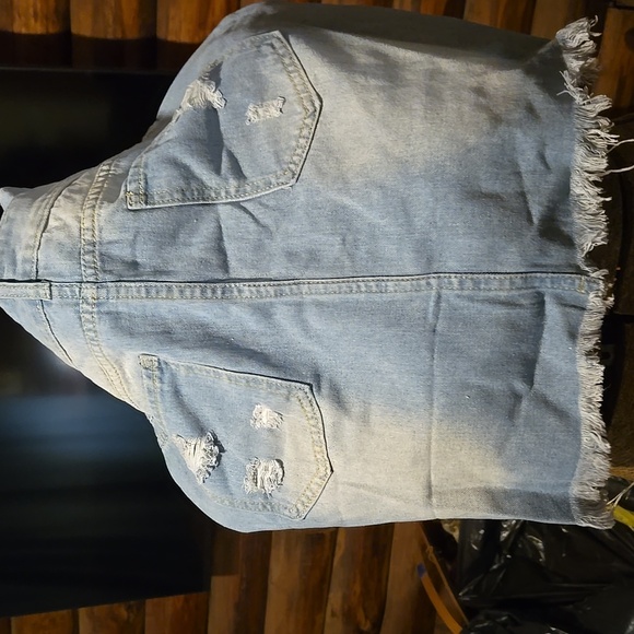 Women's shorts - Picture 2 of 3